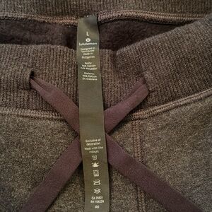 Lululemon - men’s size L, fleece lined  pant